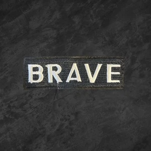 Aufnäher "Brave" gestickt Aufnäher Wort Text Abzeichen Applikation Emblem - Bild 1 von 4