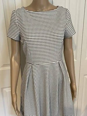 Nuevo con etiquetas Vestido Banana Republic 2 Negro Marfil Cuadros Calce y Acampanado Elastizado Manga Corta Foto 1 de 4