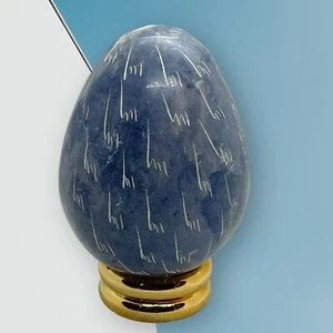 Producto Besmo genuino tallado a mano grisáceo-azul huevo de piedra de Kenia con soporte - Imagen 1 de 7