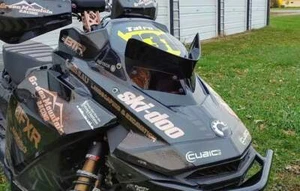 *Premium* Cubiertas de faros negras brillantes para Ski-Doo 600RS 2019-2025 ~ 213 piezas - Imagen 1 de 3