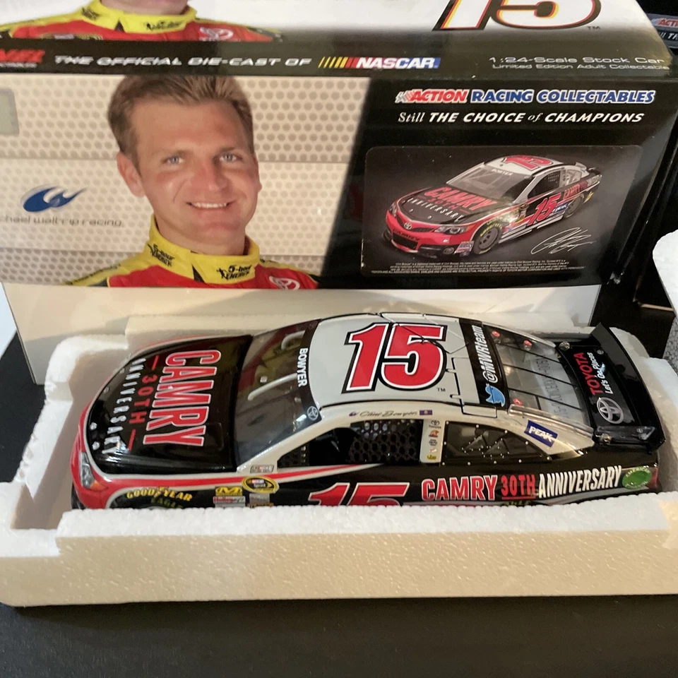 Nascar Diecast 1/24 2013 # 15 Clint Bowyer Camery 30 aniversario Foto 1 de 4