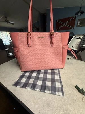 bolso tote michael kors grande color coral rosa nuevo con etiquetas  Foto 1 de 4