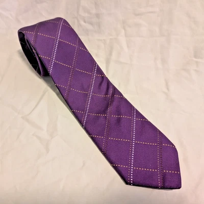 Corbata de seda Thomas rosa para hombre púrpura rosa patrón de rejilla de celosía Foto 1 de 4