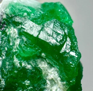 51 Carats Top Quality Green Swat Emerald Crystals On Matrix @PAKISTAN - Picture 1 of 12
