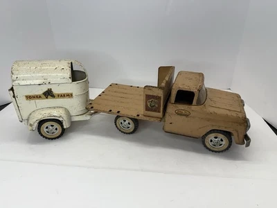 Camión de estacas Tonka Farms bronceadas vintage con remolque para caballos, acero prensado años 60 Foto 1 de 4