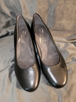 Tacones negros en aerosol para mujer talla 5 1/2 M rojo caliente punta redonda tacón de gatito  Foto 1 de 4