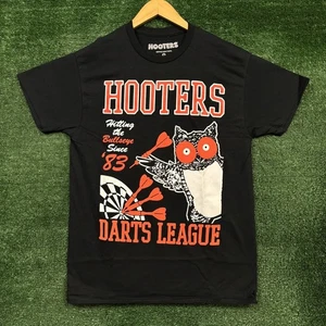 Hooters Darts League Hitting the Bullseye Since 83 T-Shirt Size Medium - Picture 1 of 4