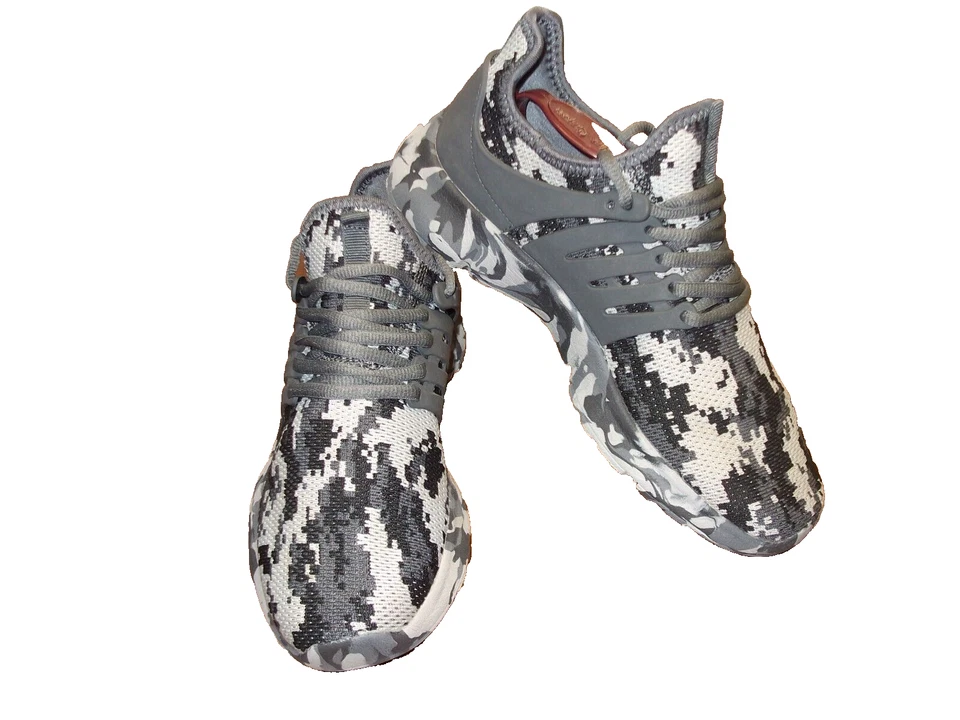 GRIS, BLANCO Y NEGRO CAMUFLAJE RUNNING/ENTRENAMIENTO....TALLA 8-8.5.....E X ESTADO Foto 1 de 4