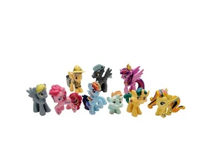 MIXED LOT OF 9 PLASTIC LITTLE HORSES MINI FIGURES  TOYS - Picture 1 of 11