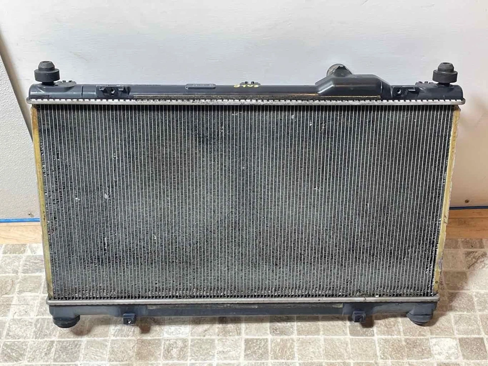 Radiador de refrigeración del motor usado 422133-5611 para LEXUS IS250 2006-2015 2,5 L Foto 1 de 4