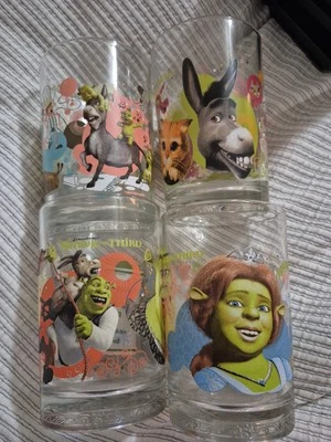 史莱克 3 麦当劳迪士尼收藏 4 件套从未使用过 — 第 1/4 张图片