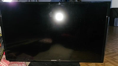 Samsung UN32EH4003F 32 inch LED TV HDMI Flat Screen Television  - Image 1 of 2