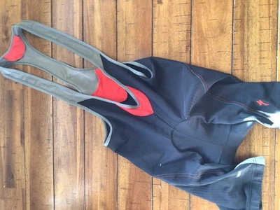 Pantalones cortos acolchados deportivos con tirantes RBX Specialized para hombre talla mediana negros limpios Foto 1 de 4