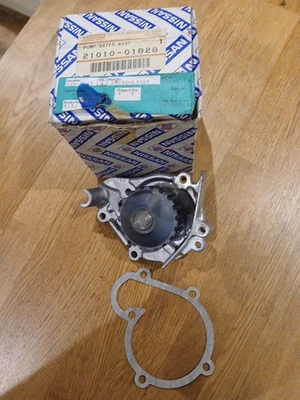 Nissan Datsun Micra K10, подлинный водяной насос с прокладкой, модели 1.0, годы 83-88. - Изображение 1 из 4