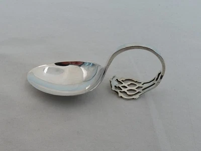 Antigua cuchara para pulgar de bebé con mango perforado de plata esterlina Lunt NT-19 Foto 1 de 4