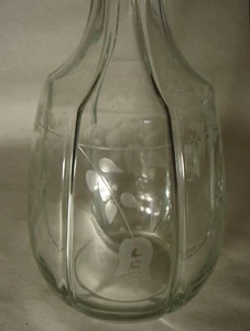 Vintage Glass Wine Decanter Ribbbed Panel Etched Floral Design 15 1/4" - Picture 1 of 10