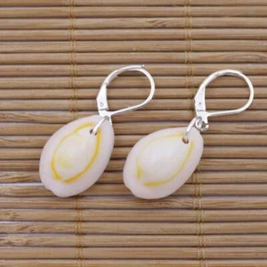 1 par de pendientes colgantes de gancho plateado con carcasa de caracola beige natural 1,3" 13 mm X18 mm - Imagen 1 de 4