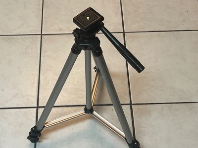 Samsonite lightweight camera tripod - Image 1 of 4