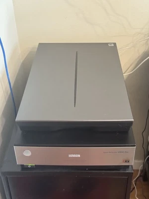 Epson Perfection V850 Pro Flatbed Scanner - with Stone Photo Gear Dust Cover - Image 1 of 4