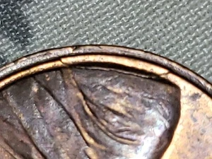 Cracked Planchet 1981 Lincoln Cent - Picture 1 of 11
