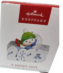Adorno miniatura Hallmark ~ A Snowy 2023 - A Magic Ornament - Nuevo - Imagen 1 de 5
