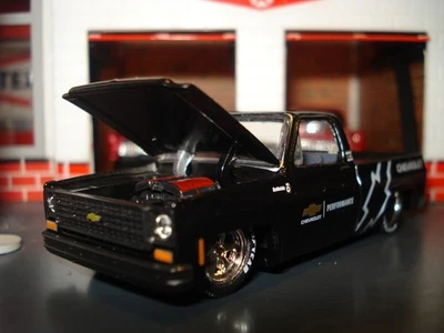 Chevrolet Scottsdale 1979 carrocería cuadrada edición limitada ruedas cromadas 1/64 M2 Foto 1 de 4