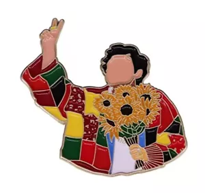 HARRY STYLES WITH FLOWERS ENAMEL PIN - FREE AU POST - AU STOCK - Bild 1 von 1