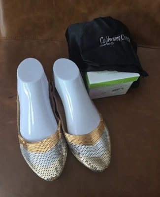 NUEVO EN CAJA Coldwater Creek Lentejuelas Doradas Brillante Ráfaga Sin Cordones Ballet Pisos Mujer Talla 8/9 Foto 1 de 4