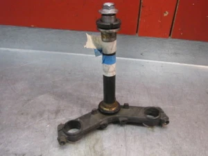 KAWASAKI ER5 T STUK TRIPPLE TREE FORK HOLDER 44037-1353 - Imagen 1 de 2