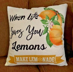 Cuscino da lancio con inserto - "Quando la vita ti dà i limoni..." NUOVO (5967) - Foto 1 di 3