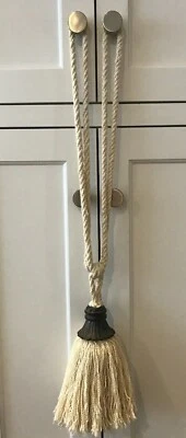 Borla trenzada cortina lazo trasero - 8,5" largo hilo de chenilla blanco roto tapa de madera Foto 1 de 4