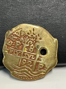 RARE DISNEY 1973 GOLD RED PIRATES of the CARIBBEAN SKULL WDW DOUBLOON COIN TOKEN - Picture 1 of 7