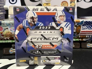 Mega Box Calciatori Panini 2023 Prizm - 42 Cards Nuove Sigillate TZ - Foto 1 di 2