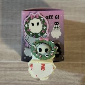 Ghostees - Wreath Chase - Holiday Blind Box Phone Buddy HT - Bild 1 von 3