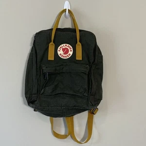 Zaino Fjällräven Kånken verde scuro giallo senape cinghie outdoor escursionismo scuola - Foto 1 di 20