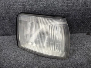 LEXUS 1990-1994 LS400 OEM FRONT RIGHT SIDE MARKER SIGNAL HEADLIGHT LAMP - Picture 1 of 5