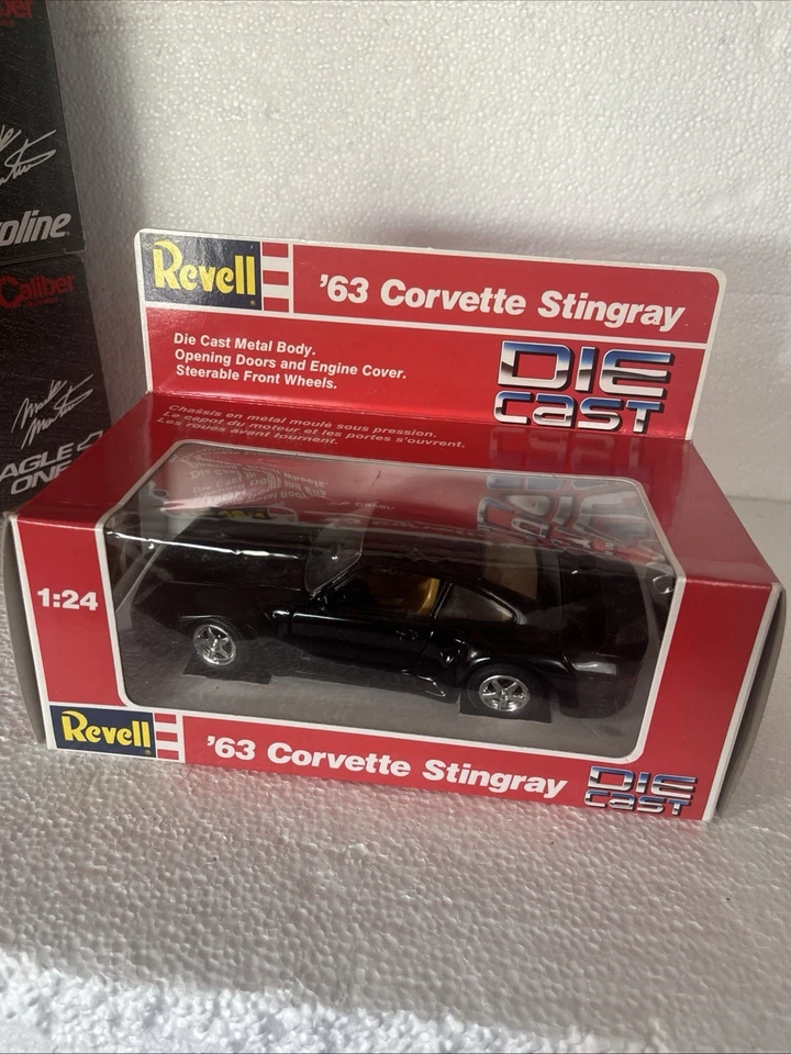 Revell 1963 Black Corvette Stingray 1/24 Scale Diecast Model Car - Image 1 of 4