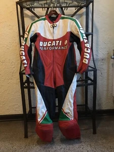 BKS Leathers Of UK Ducati Motorcycle Road Racing Leathers Track Day Suit/Gloves - Bild 1 von 20