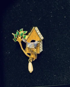 24 karat Gold Overlay CRYSTAL & FAUX PEARL Franklin Mint Bird in a Nest Pin NIB - Picture 1 of 6