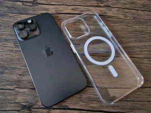 Apple iPhone 15 Pro Max 1TB Schwarz Titan nie benutzt aber einige Schrammen auf Display - Bild 1 von 10