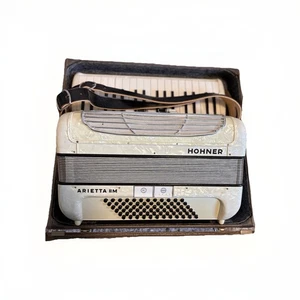 Hohner Arietta IIM Akkordeon creme – original mit Koffer – sehr gut erhalten - Picture 1 of 20