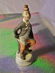 Estatuilla de cerámica pequeña de payaso vintage '83 Dapper abrigo negro corbata de lunares - Imagen 1 de 6