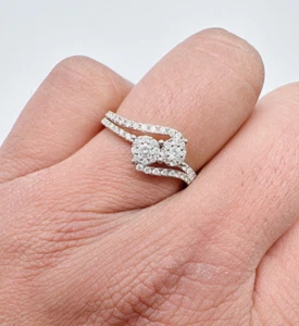 Anillo con racimo de diamantes de doble fila de oro blanco de 18 quilates sello GH SI de 0,40 quilates - Imagen 1 de 5