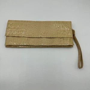 Saks Fifth Avenue Blonde Croc Envelope Clutch Purse Wrist Strap Suede Lining - Picture 1 of 14