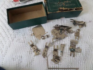 5 accesorios de máquina de coser Greist vintage 1901 con caja y 2 guías y piezas - Imagen 1 de 9
