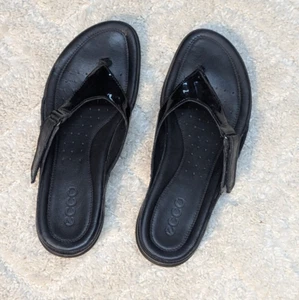 ECCO Flip Flop Sandalen Damen 39 Freizeit Slipper Zehentrenner Flats schwarz Lackleder - Bild 1 von 9