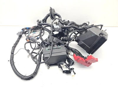 Arnés de cableado y caja de fusibles Nissan Rogue 2022-2023 1,5 L sala de motor OEM Foto 1 de 4