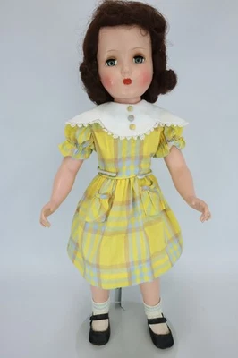 Muñeca de plástico duro vintage de los años 50 20" Arranbee Nannette marcada R&B morena Foto 1 de 4