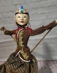 Pupazzo bastone indonesiano vintage Wayang Golek Rod pupazzo arte popolare patatine - Foto 1 di 11