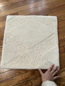 Pottery Barn Handtufted 100% Wool Square 18”x18” Capitola Rug Sample cream - Picture 1 of 8